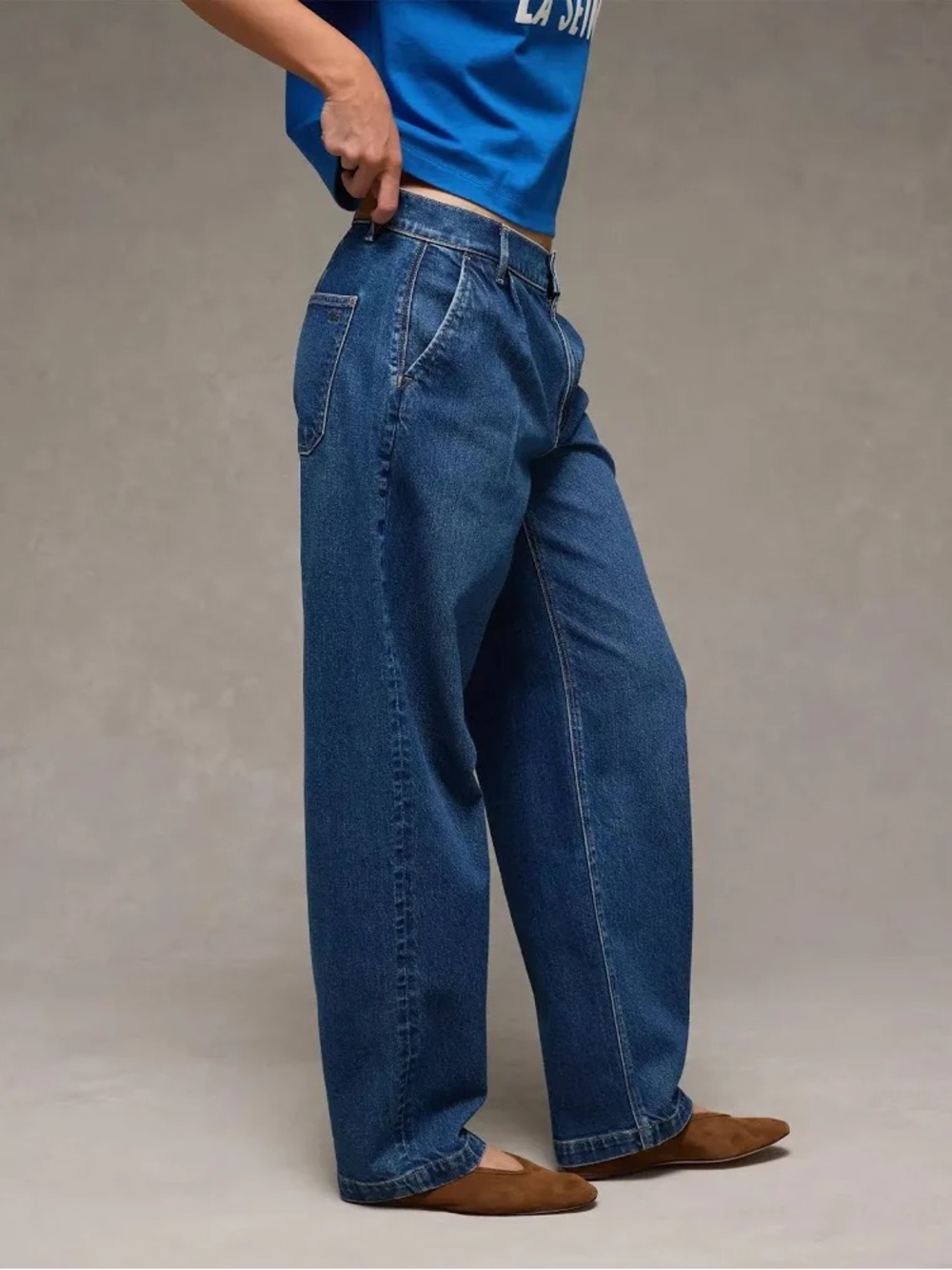 American Eagle Outfitters Blue Low-Rise Baggy Barrel Jeans